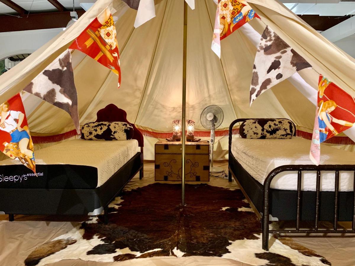 Lone Star Glamp Inn Warrenton Esterno foto