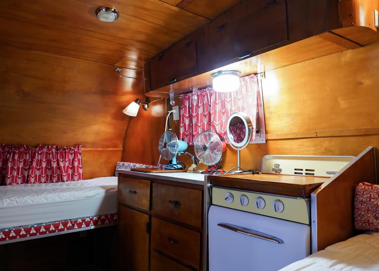 Lone Star Glamp Inn Warrenton Esterno foto