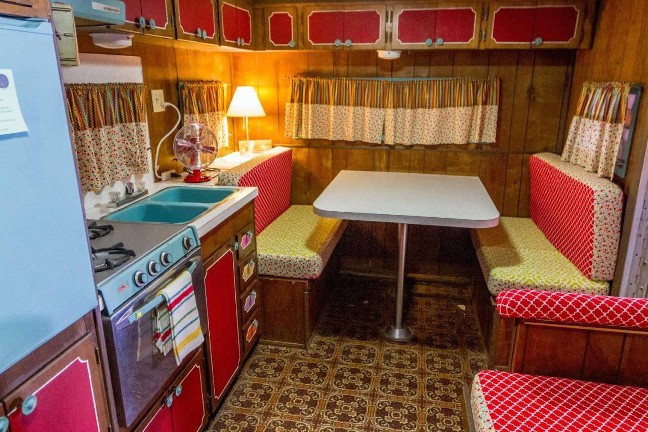 Lone Star Glamp Inn Warrenton Esterno foto