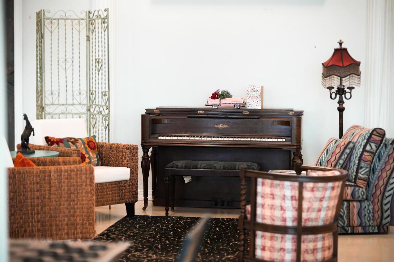 Lone Star Glamp Inn Warrenton Esterno foto