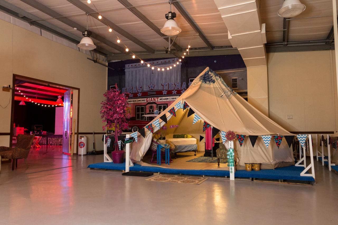 Lone Star Glamp Inn Warrenton Esterno foto