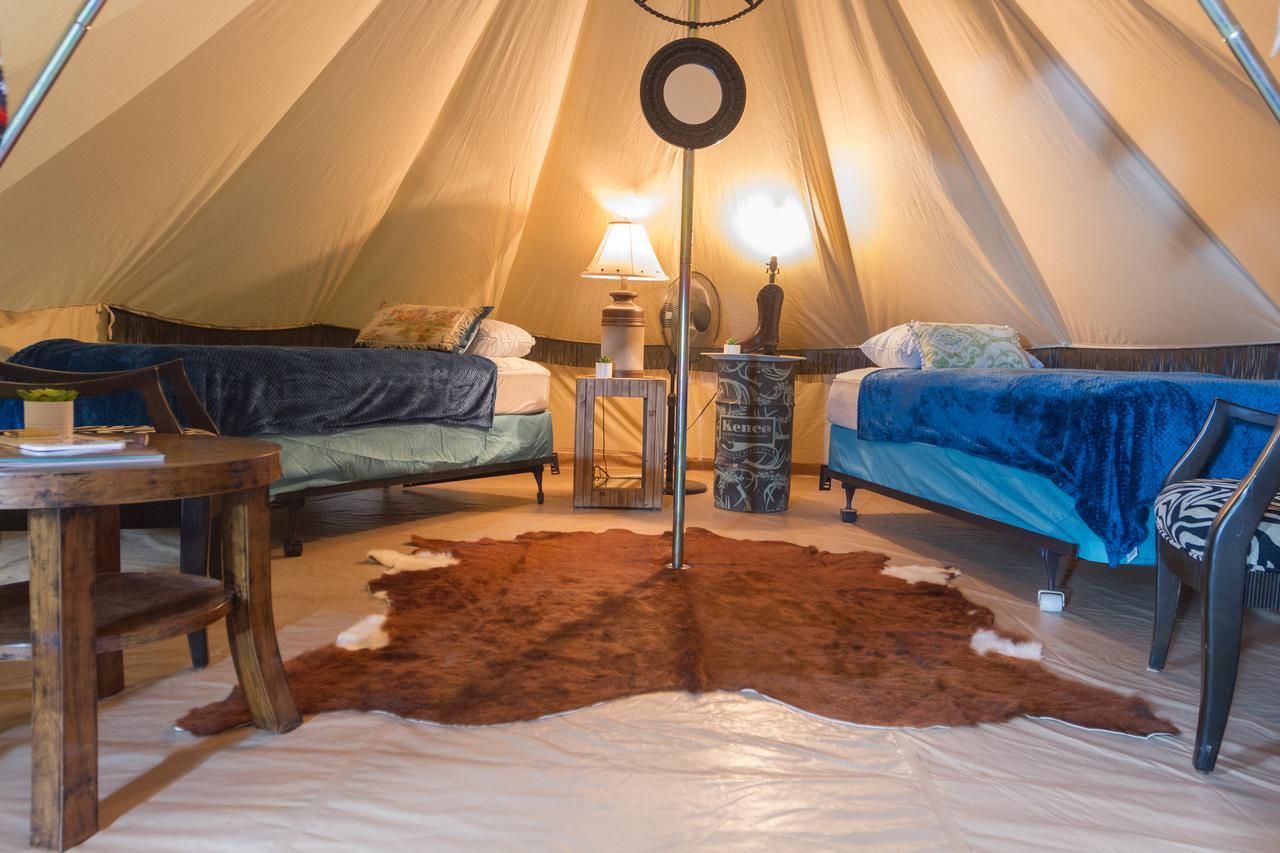 Lone Star Glamp Inn Warrenton Esterno foto